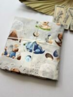 paklodė Drakoniukai, su mėlynais ir rusvais drakonų motyvais