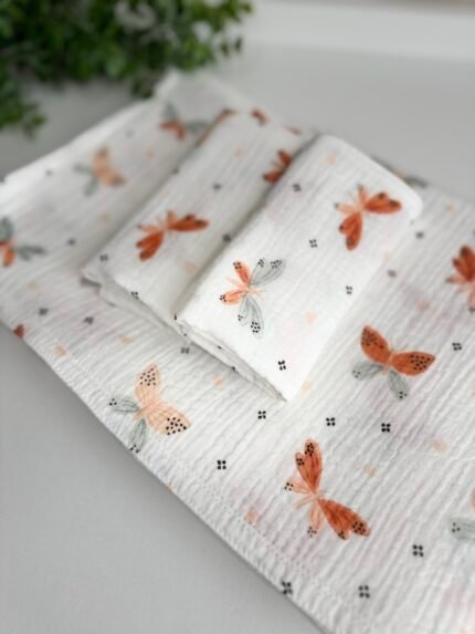 muslino rinkinys Drugeliai, muslino pledukas ir 2 vienetai merliukų